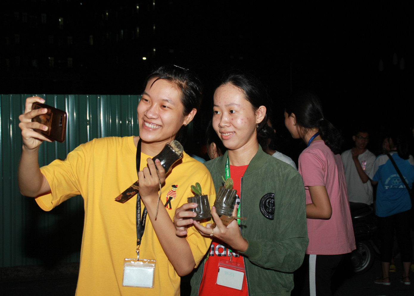 Bạn trẻ tặng cây, gieo nụ cười ở ký túc xá ảnh 18