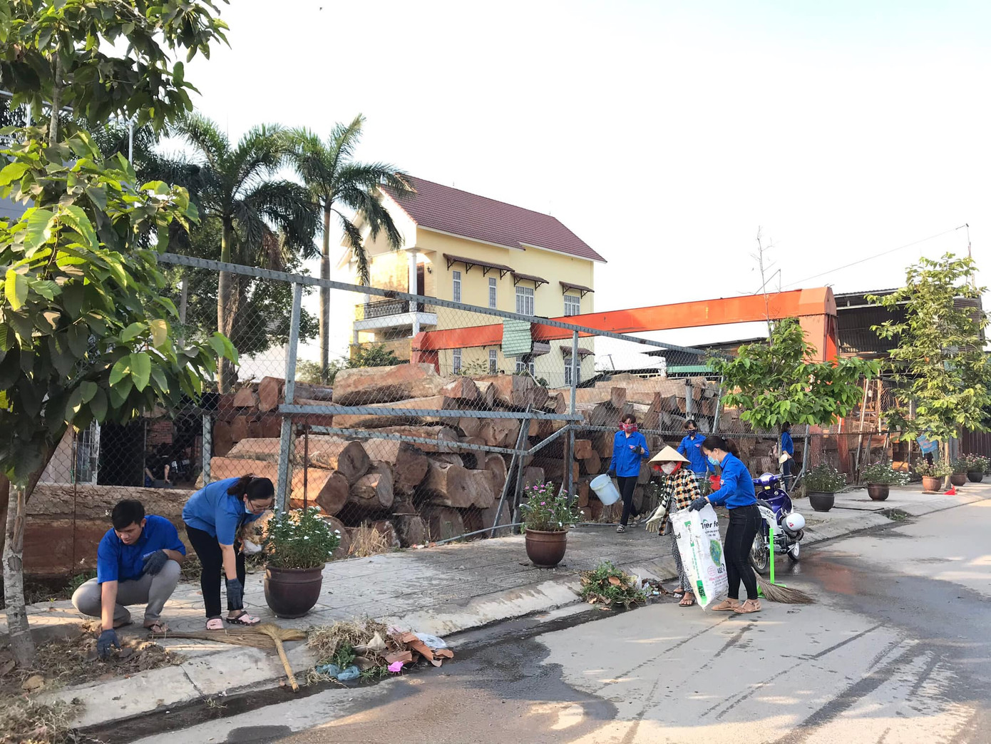 Trương Quỳnh Anh, Hồ Đức Vĩnh cùng đông đảo bạn trẻ hiến máu ảnh 12