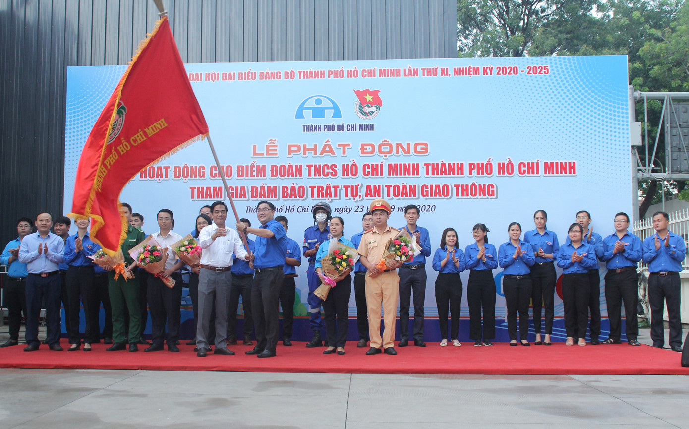 TPHCM ra quân đợt cao điểm đảm bảo trật tự, ATGT tại các giao lộ ùn tắc ảnh 3