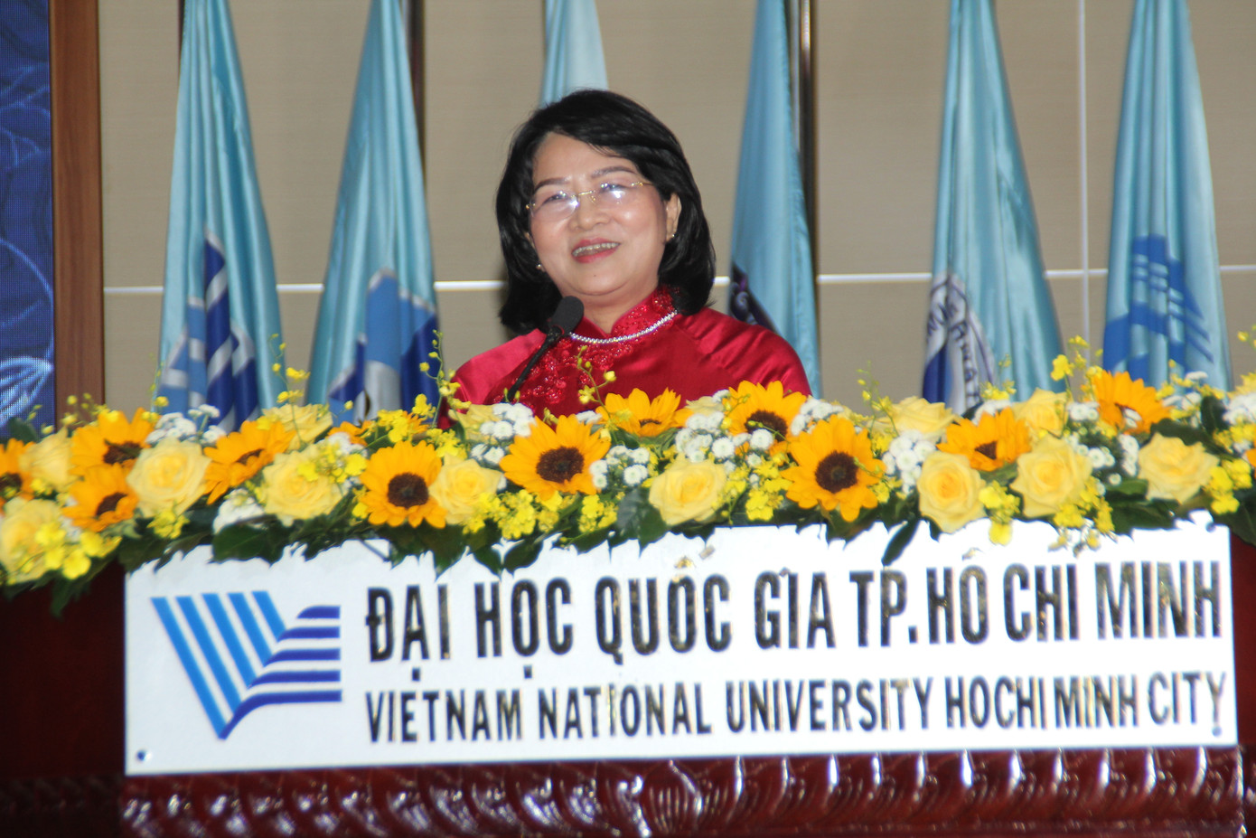 ĐHQG TPHCM đón nhận danh hiệu Anh hùng lao động thời kỳ đổi mới ảnh 5