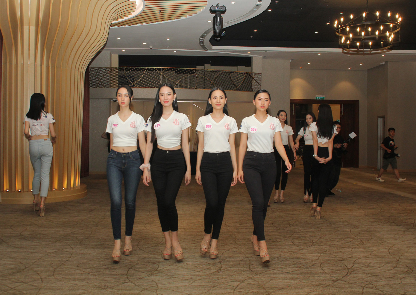 Top 35 thí sinh HHVN 2020 thả dáng sexy, thần thái cuốn hút trên sàn tập vũ đạo ảnh 14