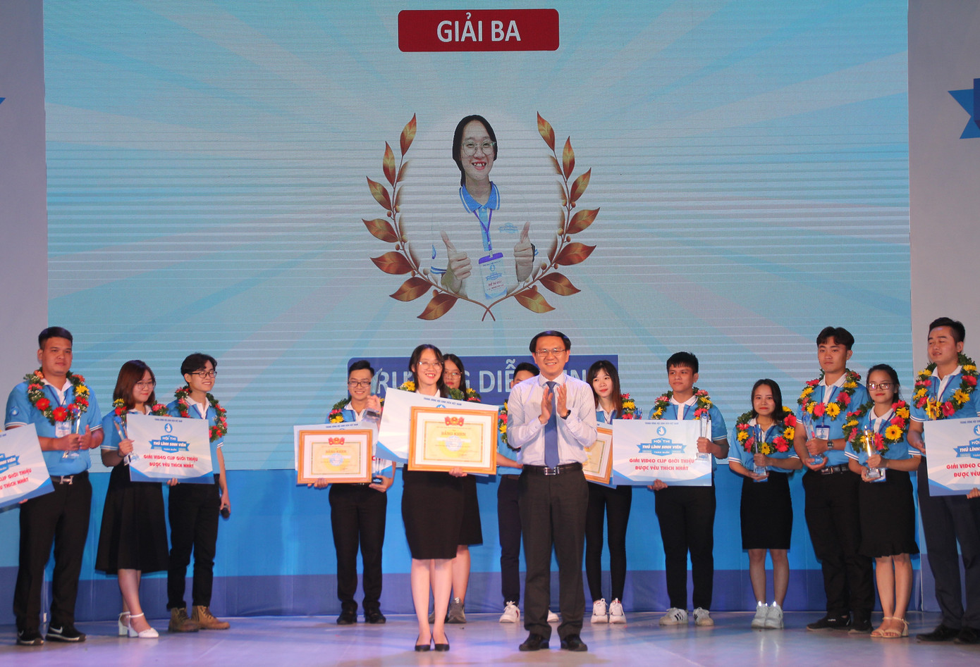 Nữ sinh báo chí đoạt ngôi quán quân Thủ lĩnh sinh viên toàn quốc năm 2020 ảnh 10