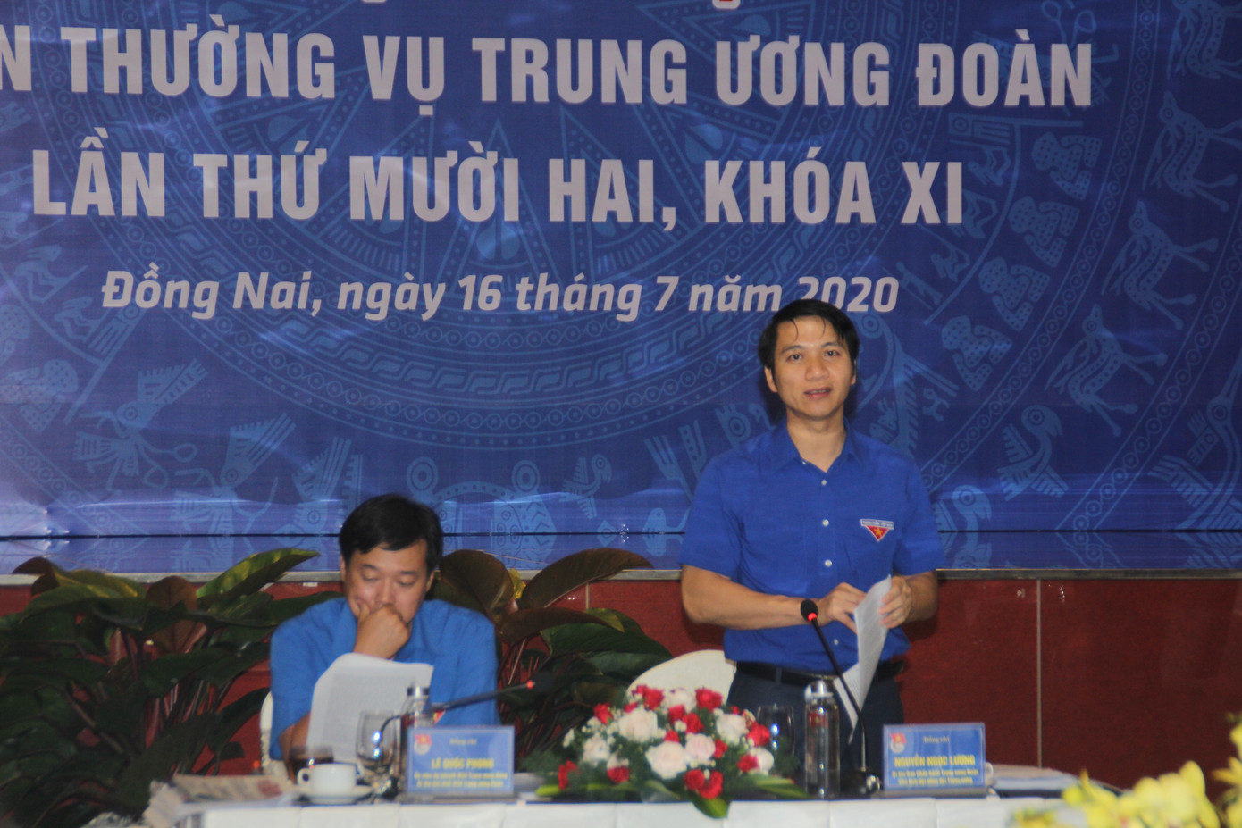 Thanh niên tình nguyện đội nắng tiếp sức mùa thi ảnh 9