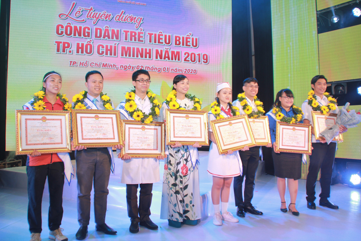 Vinh danh 12 công dân trẻ tiêu biểu TPHCM 2019 ảnh 13