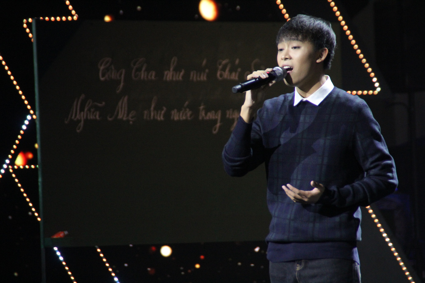 Đàm Vĩnh Hưng, Quang Dũng, Phi Nhung gửi thông điệp yêu thương qua ca khúc Giáng sinh ảnh 10