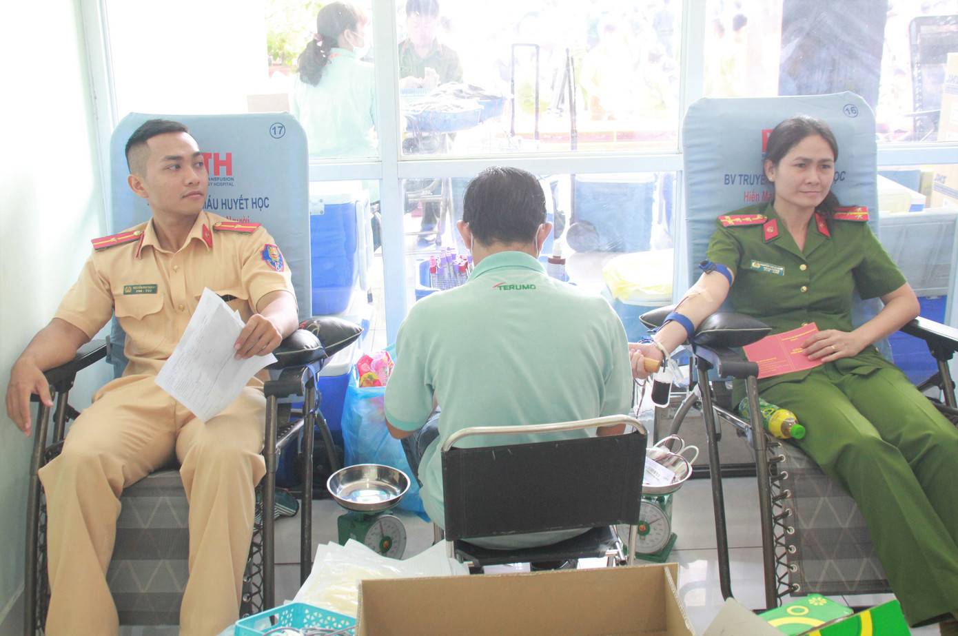 Gần 500 cán bộ, chiến sỹ Công an hiến máu tình nguyện ngày giáp Tết ảnh 9