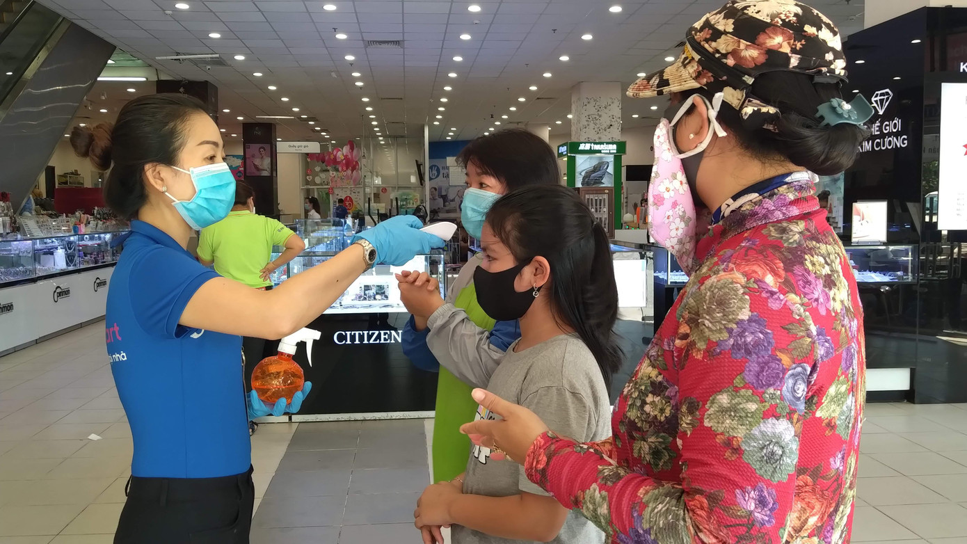 Khách mua sắm sụt giảm, siêu thị chuyển bán hàng online sống qua dịch Covid-19 ảnh 9