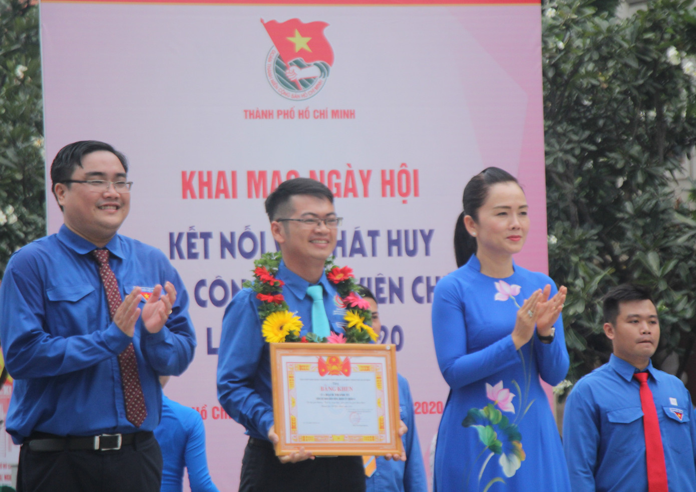 TPHCM tuyên dương 63 cán bộ, công chức, viên chức ảnh 9