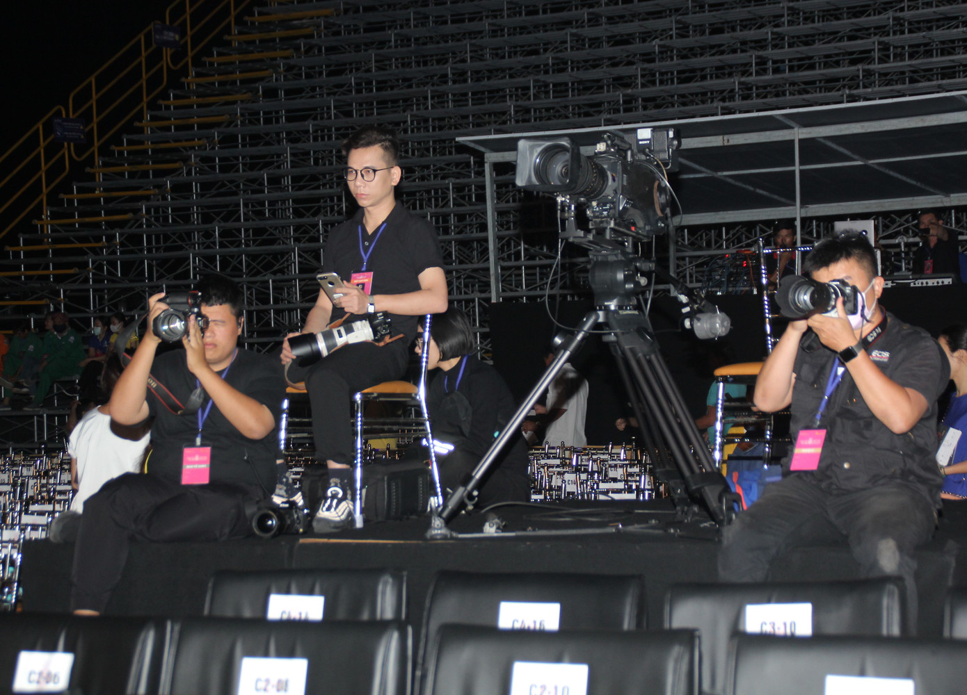 Người dân Vũng Tàu đến với đêm thi Người đẹp Thời trang Hoa hậu Việt Nam 2020 ảnh 9