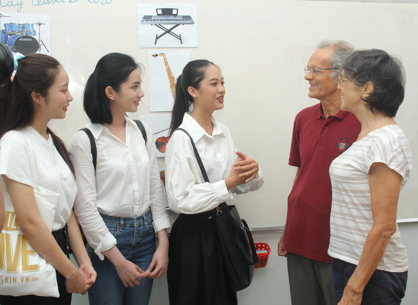 Một ngày đong đầy yêu thương của thí sinh HHVN 2020 với học sinh khuyết tật ảnh 2