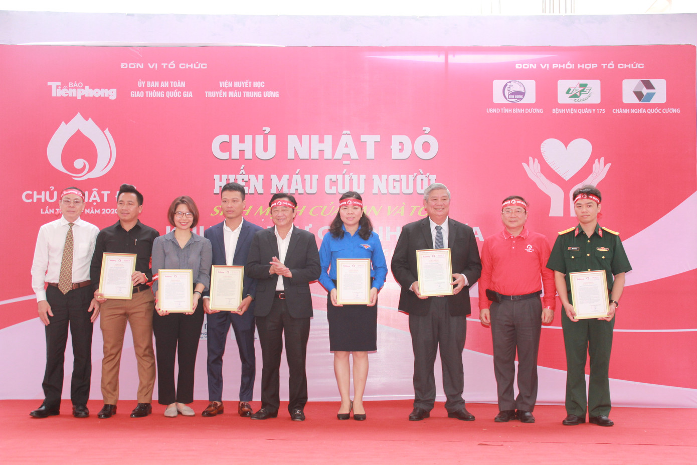 Toàn cảnh Chủ nhật Đỏ lần đầu diễn ra tại Bình Dương ảnh 7