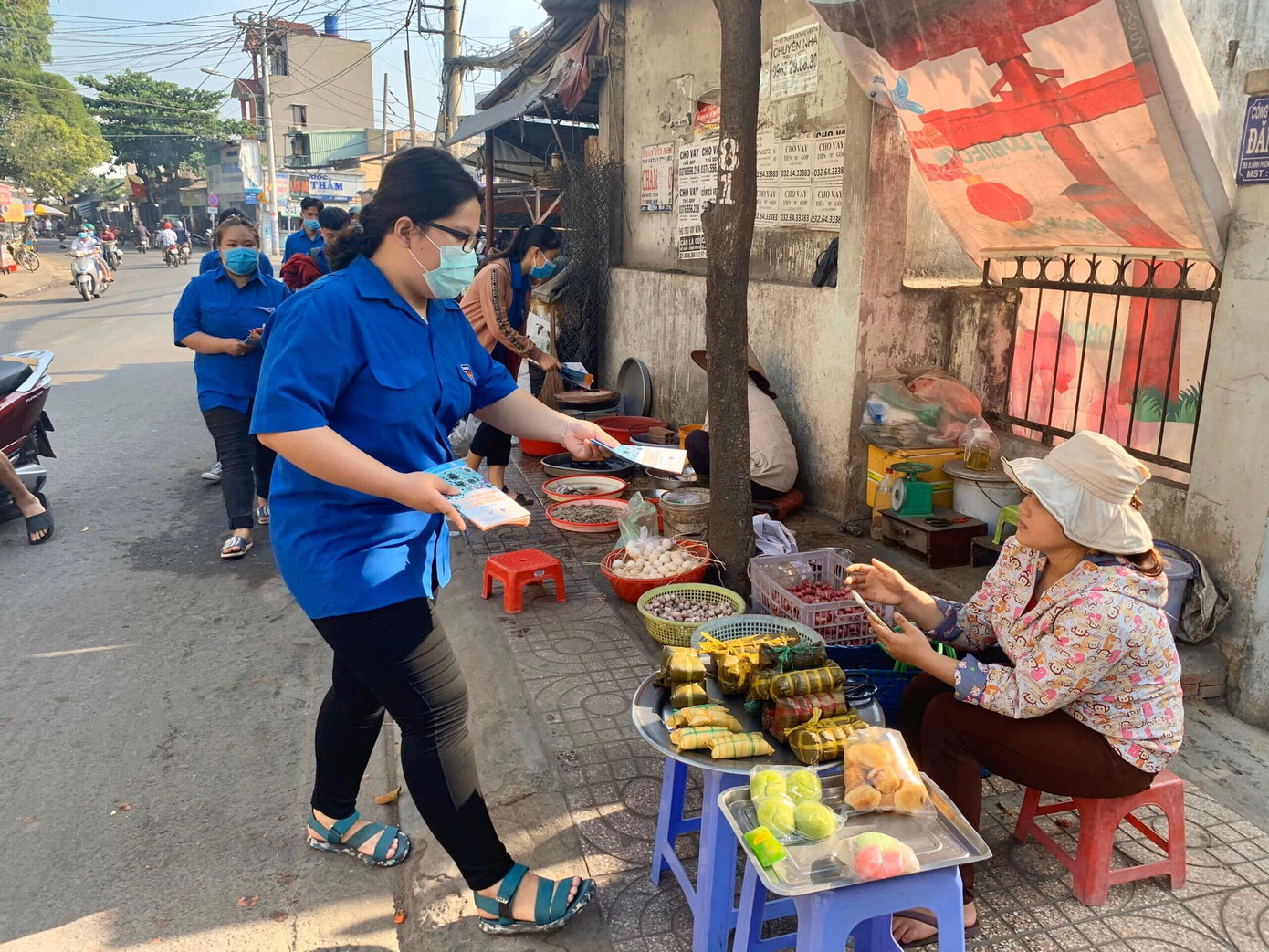 Trương Quỳnh Anh, Hồ Đức Vĩnh cùng đông đảo bạn trẻ hiến máu ảnh 13