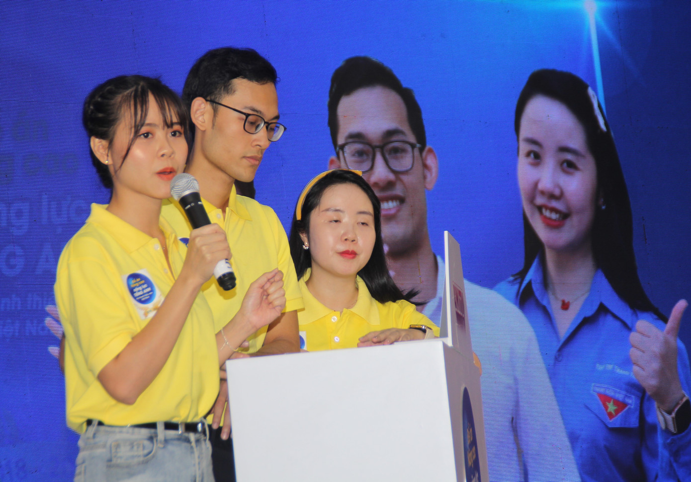 Lộ diện Quán quân Olympic tiếng Anh dành cho cán bộ trẻ 2020 ảnh 9