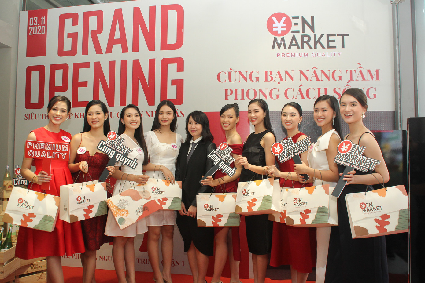 Thí sinh Hoa hậu Việt Nam vào bếp làm sushi phong cách Nhật ảnh 17