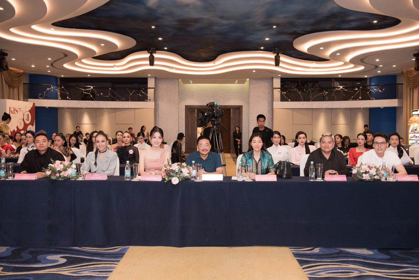 Thí sinh Hoa hậu Việt Nam 2020 trổ tài trong phần thi tài năng ảnh 1