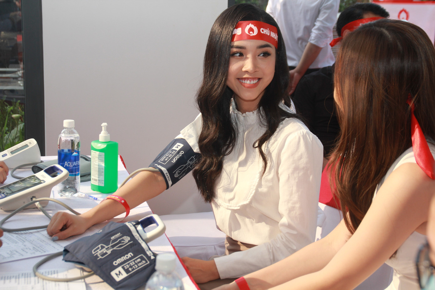 Á hậu Phương Nga, Thúy An rạng rỡ tham gia Chủ nhật Đỏ 2020 tại Bình Dương ảnh 3