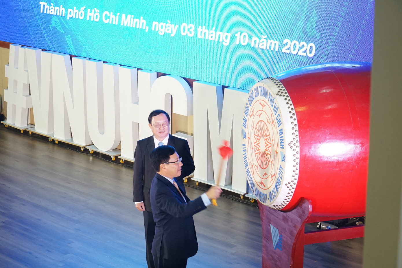 Phó Thủ tướng Phạm Bình Minh nói chuyện với sinh viên ĐHQG TPHCM ảnh 1