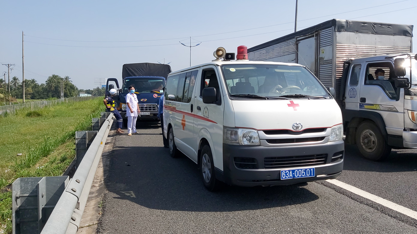 Tài xế dừng xe trên cao tốc TP. HCM – Trung Lương để... ngủ ảnh 3