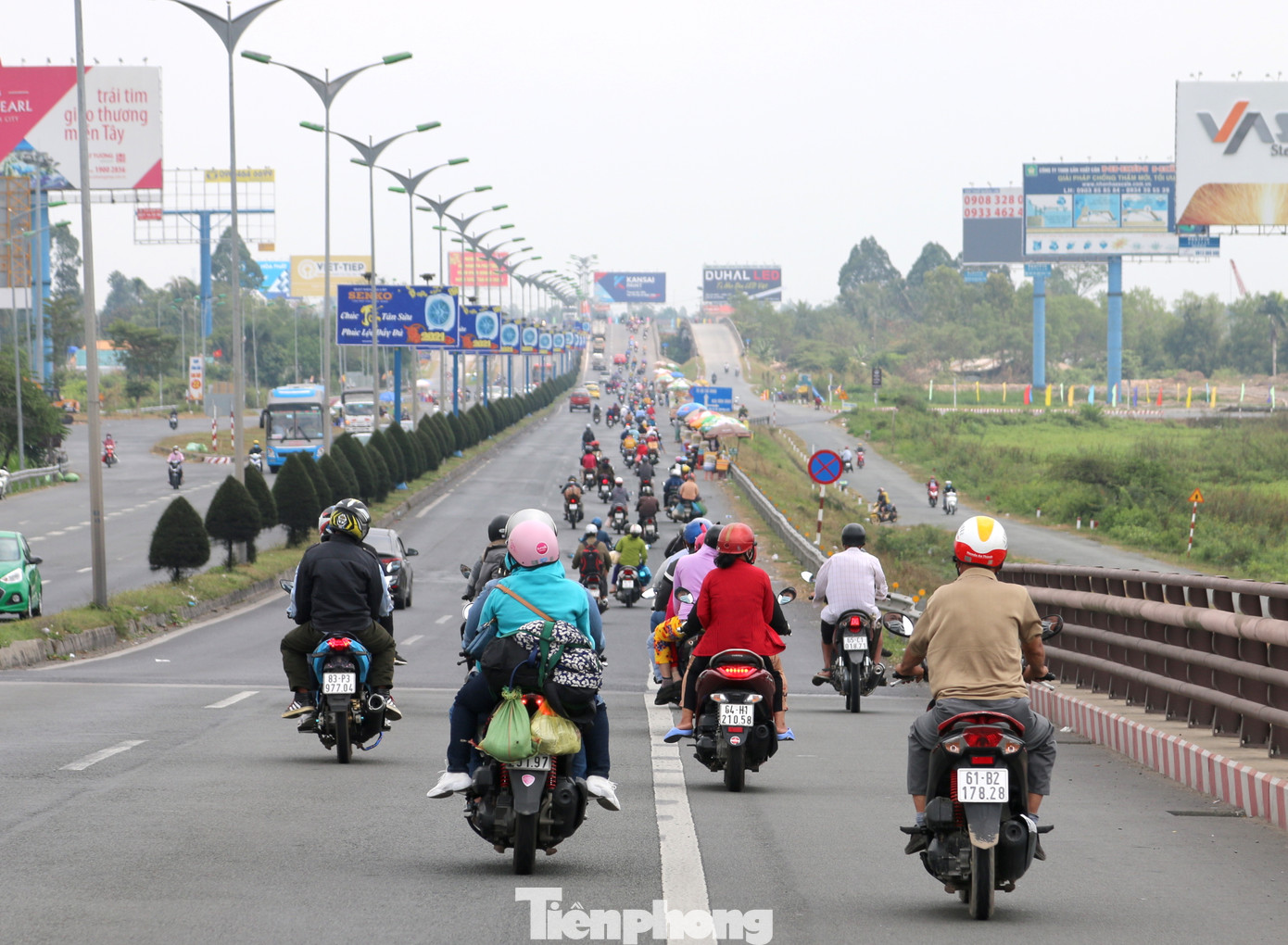 Người miền Tây hối hả trở lại TPHCM sau kỳ nghỉ Tết ảnh 6