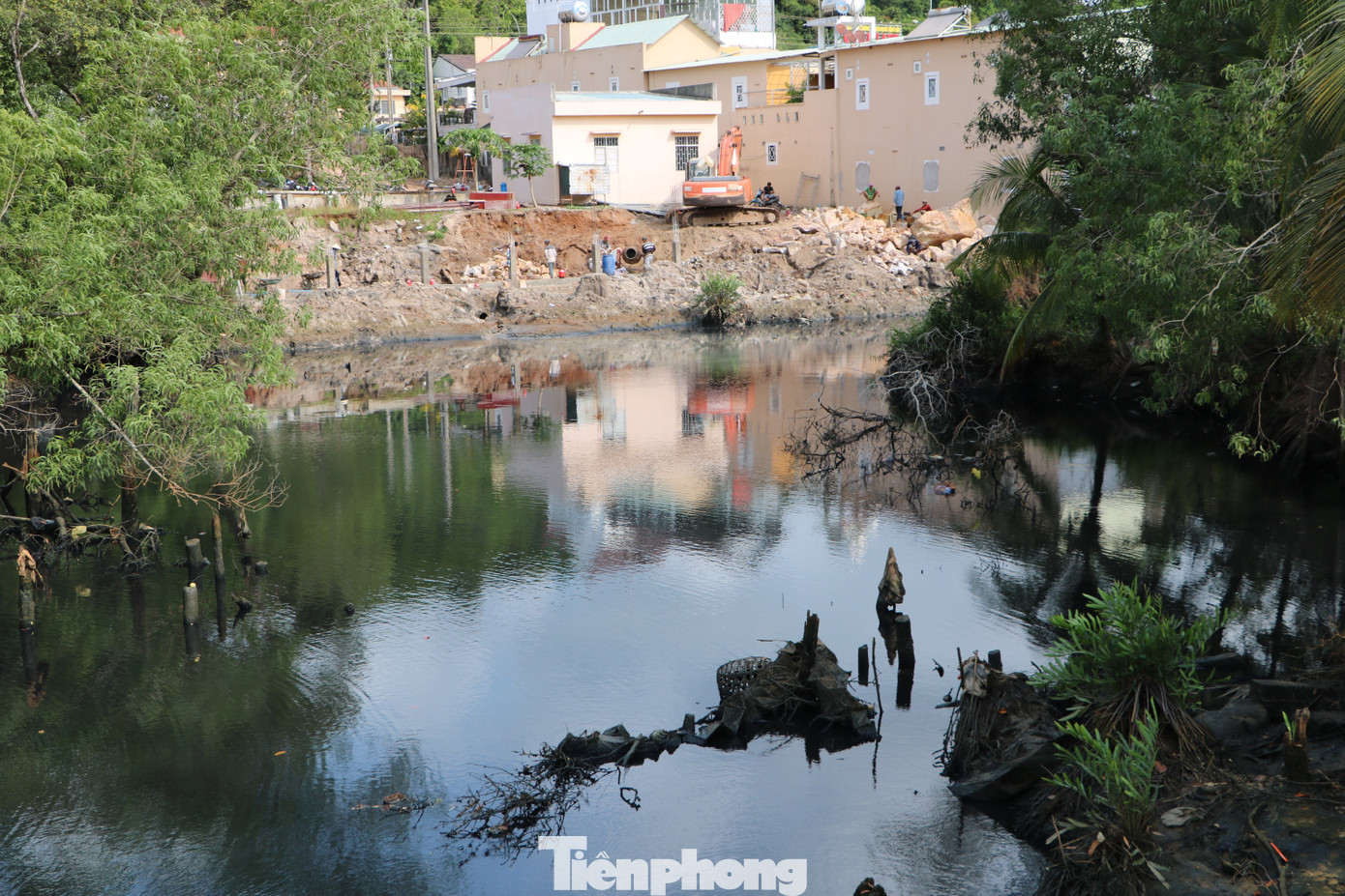 Sông Dương Đông ở Phú Quốc đen ngòm, người dân bị ‘tra tấn’ bởi mùi hôi ảnh 3