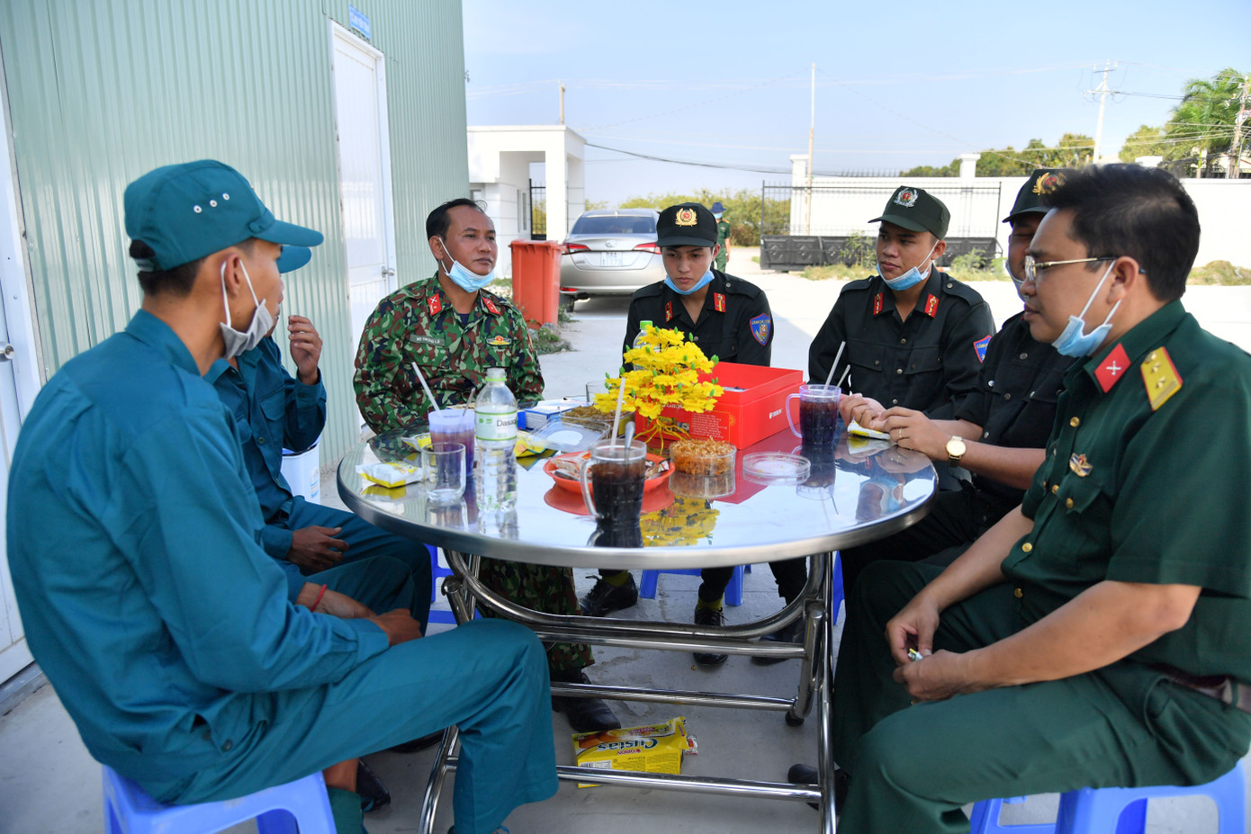 Đón xuân trên vùng biên, coi chốt chống dịch như nhà ảnh 5