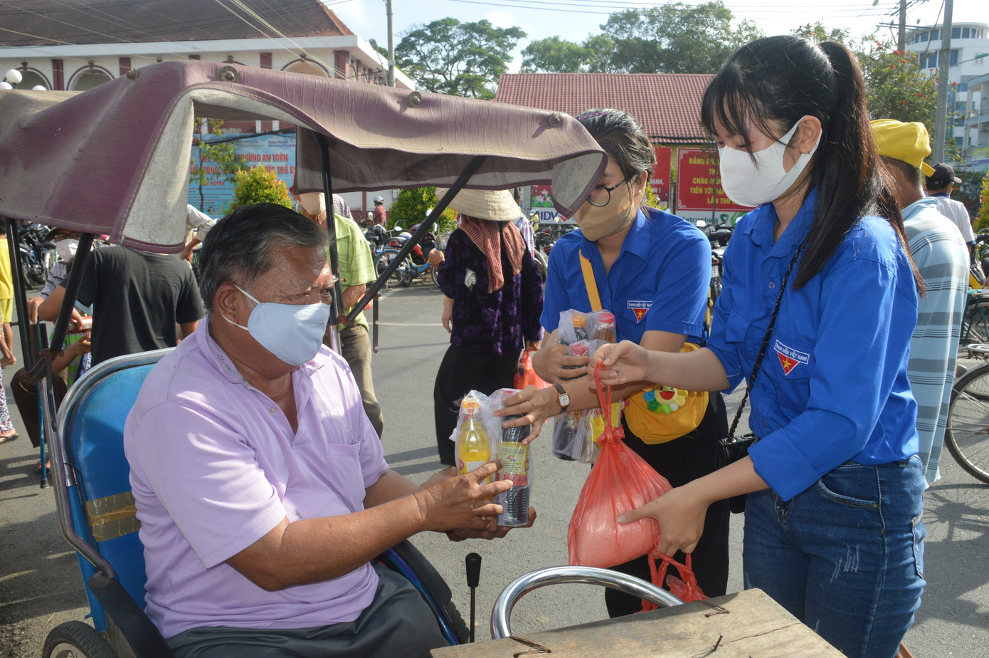 'ATM gạo' đầu tiên ở Sóc Trăng hỗ trợ người nghèo ảnh 4