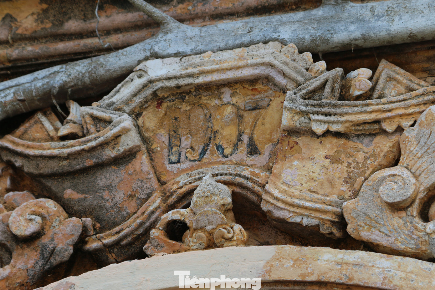 Ngôi đình 100 tuổi 'độc nhất vô nhị' ở miền Tây có 2 cây bồ đề mọc trên mái ảnh 2