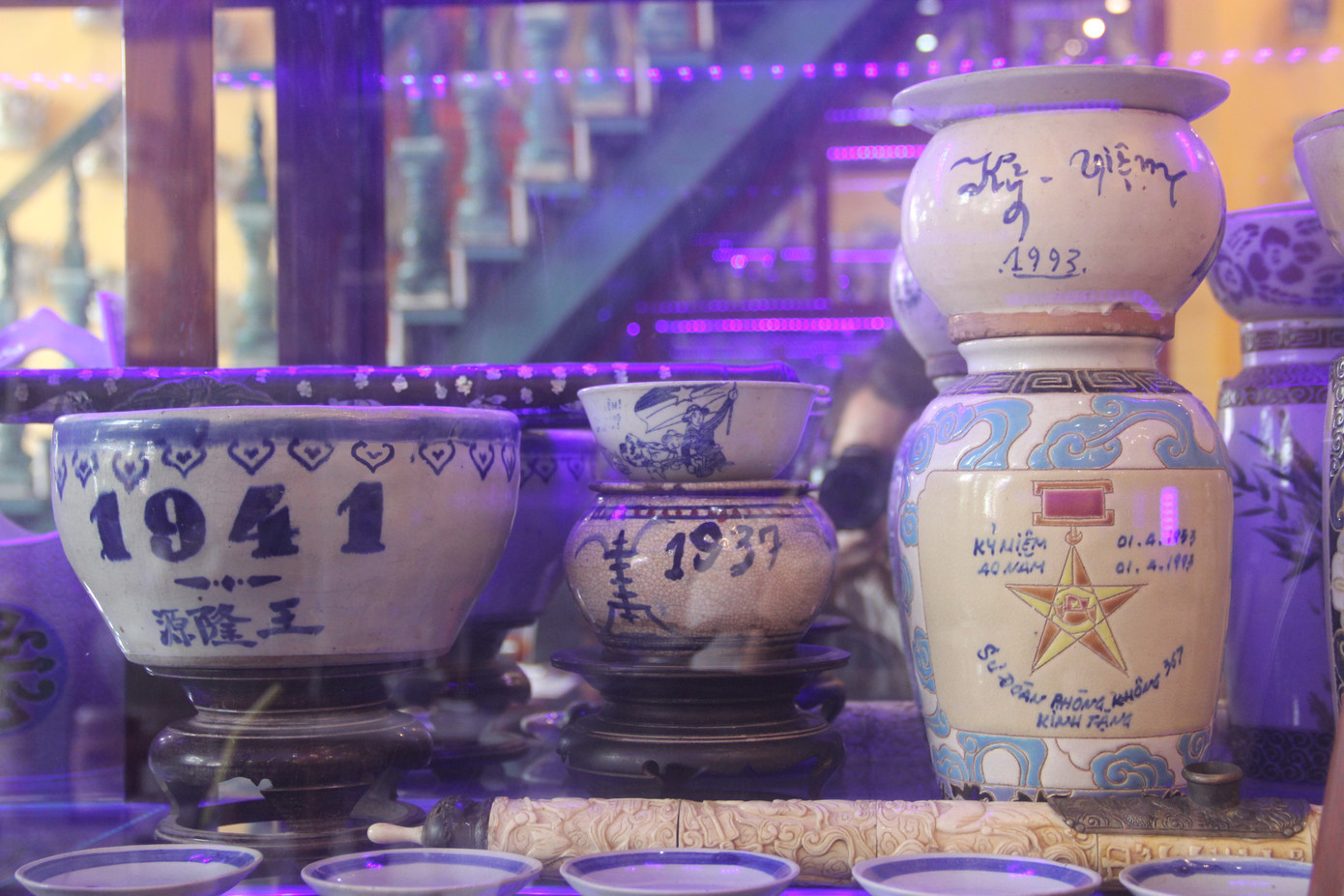 Chiêm ngưỡng ngôi nhà 2 tầng ở Cần Thơ phủ kín hàng nghìn món đồ cổ ảnh 8