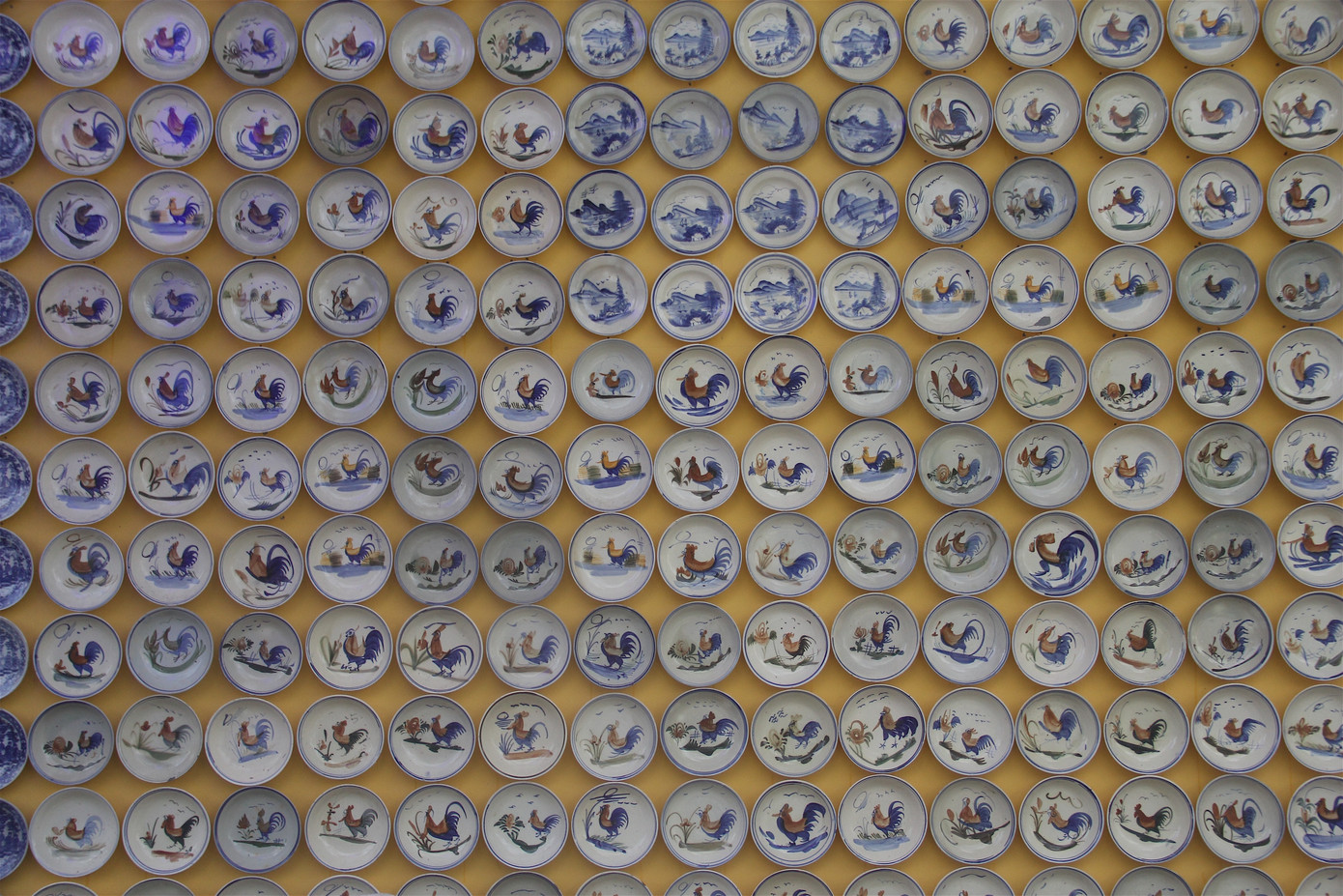 Chiêm ngưỡng ngôi nhà 2 tầng ở Cần Thơ phủ kín hàng nghìn món đồ cổ ảnh 15