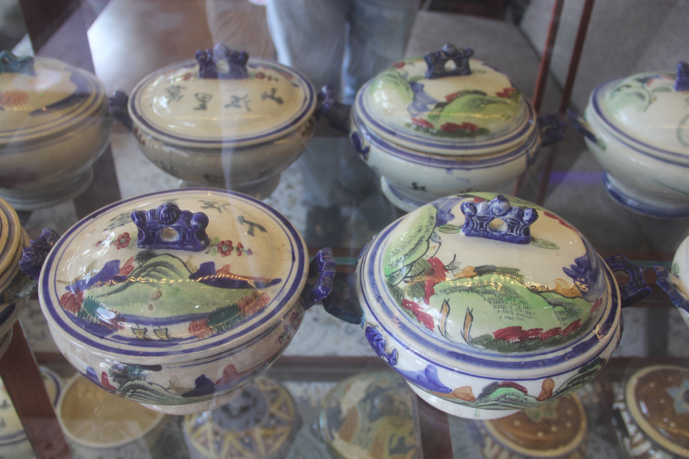 Chiêm ngưỡng ngôi nhà 2 tầng ở Cần Thơ phủ kín hàng nghìn món đồ cổ ảnh 11