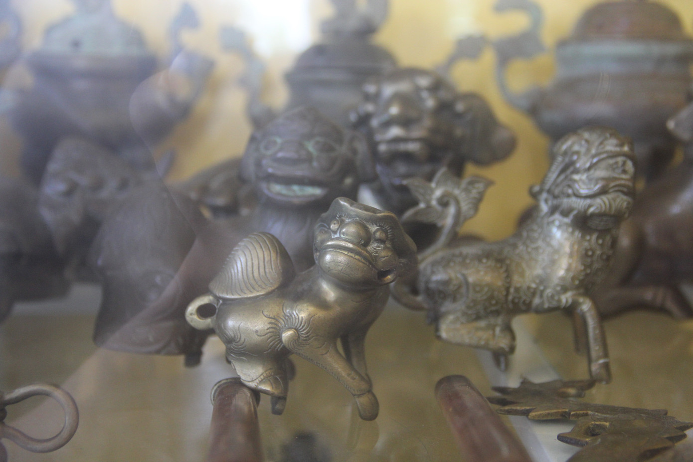 Chiêm ngưỡng ngôi nhà 2 tầng ở Cần Thơ phủ kín hàng nghìn món đồ cổ ảnh 12