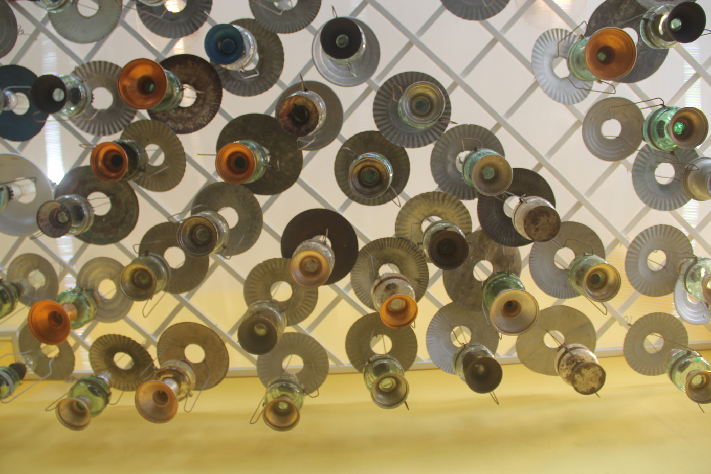 Chiêm ngưỡng ngôi nhà 2 tầng ở Cần Thơ phủ kín hàng nghìn món đồ cổ ảnh 7