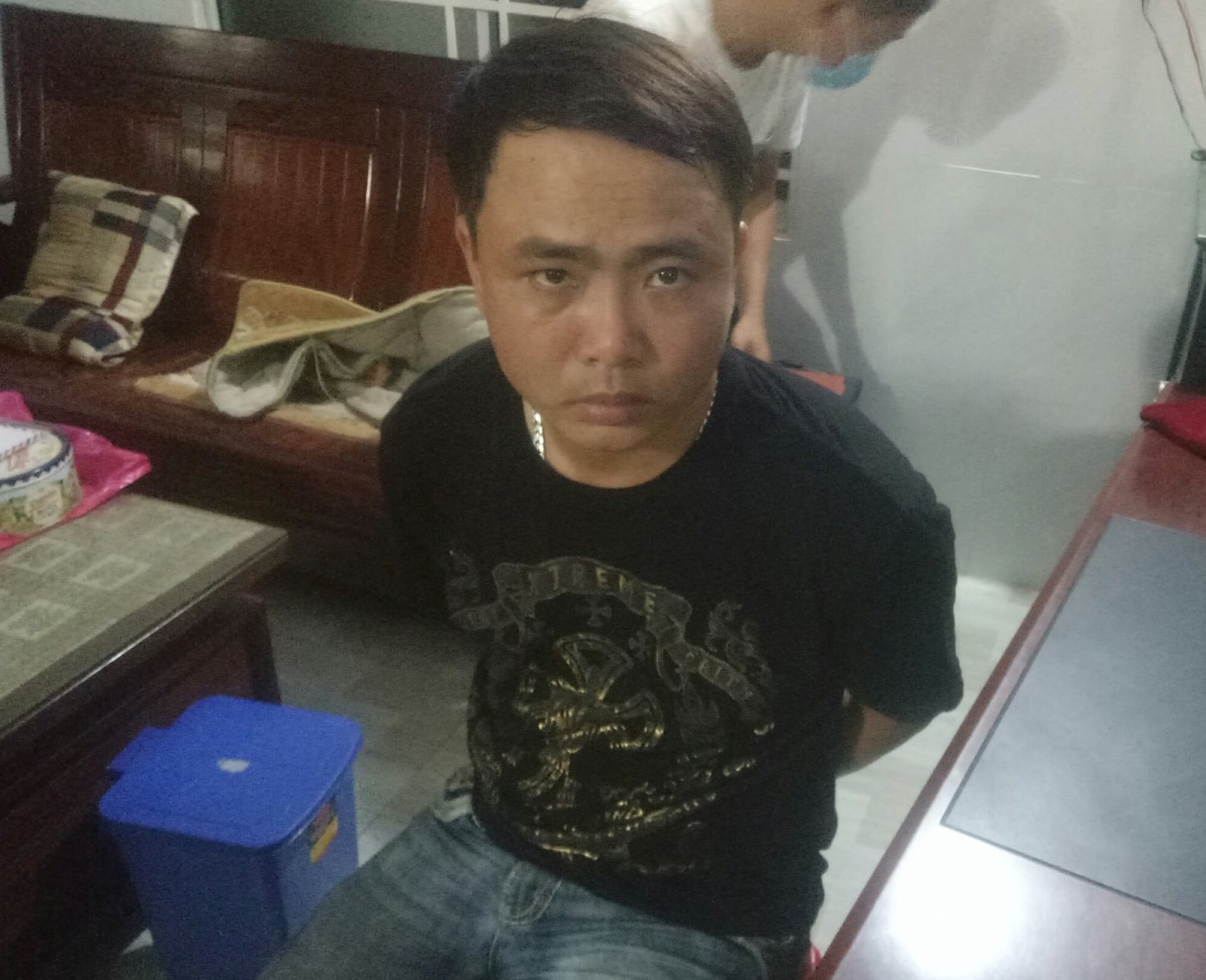 Bắt quả tang ổ bạc ở Phú Quốc, phát hiện nhiều súng và mã tấu ảnh 2