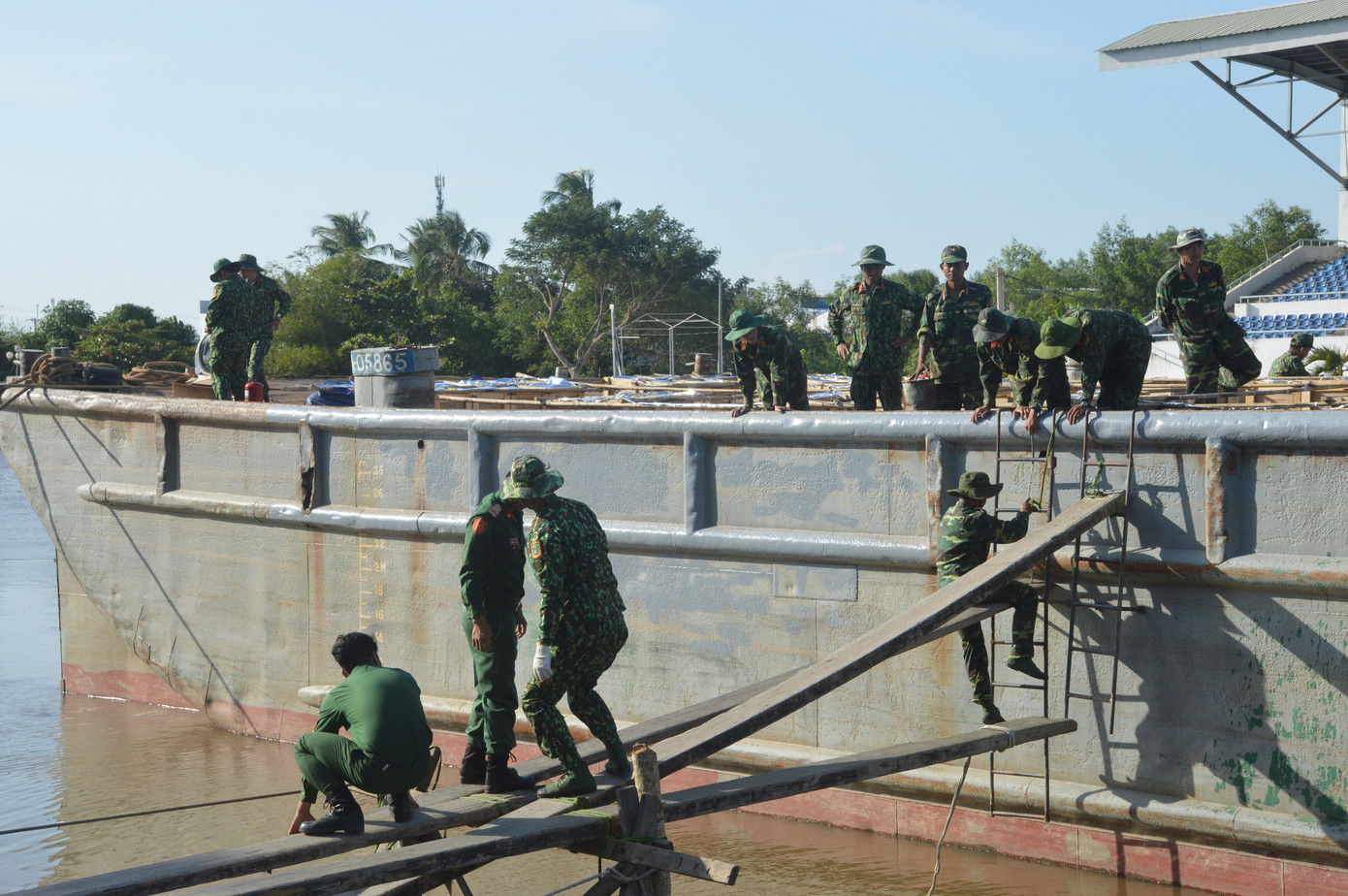 Hối hả chiều 30 Tết ở Sóc Trăng ảnh 2