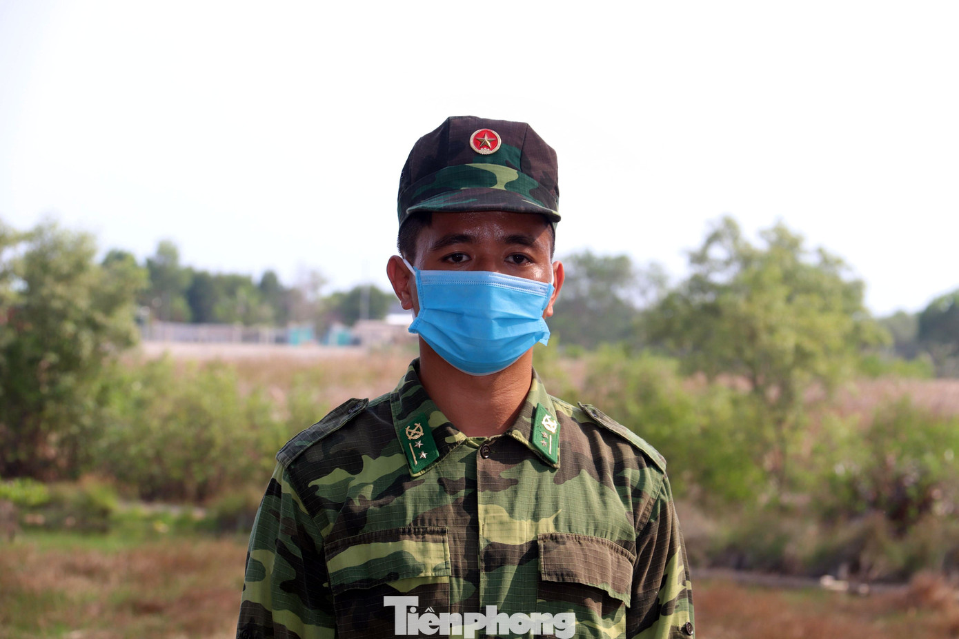 Trung úy biên phòng kể giây phút 'giáp lá cà nghẹt thở' với nhóm buôn lậu ảnh 1