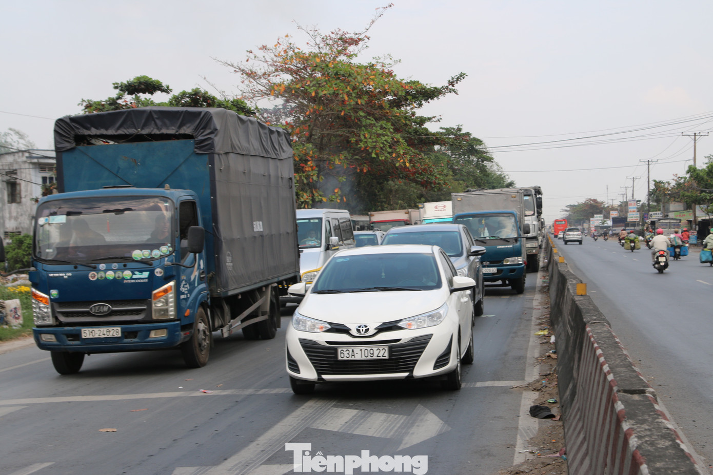 Người dân ùn ùn về quê ăn Tết, quốc lộ miền Tây ùn tắc từ trưa tới tối ảnh 7