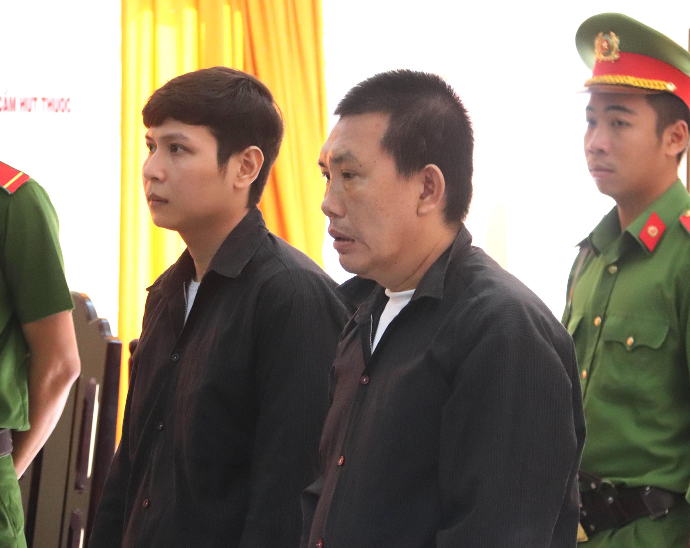 Bị phạt nửa tỷ đồng vì vận chuyển trái phép tiền tệ qua biên giới ảnh 1