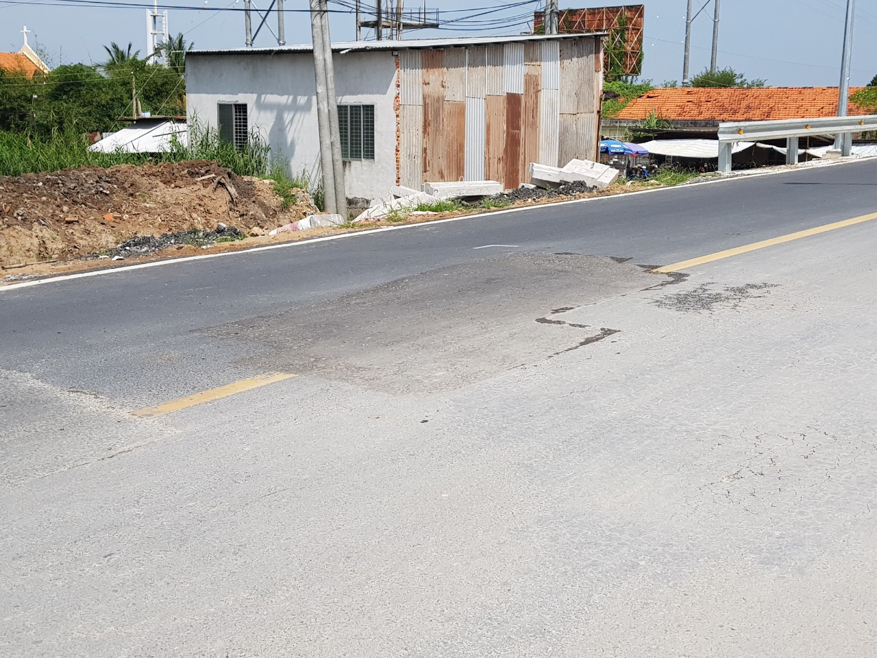 Cầu 170 tỷ đồng mới đưa vào sử dụng ở Tiền Giang đã phải dặm vá ảnh 4