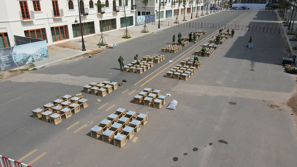 ‘Trận địa’ pháo hoa trước giờ khai hoả chào mừng thành phố Phú Quốc ảnh 3