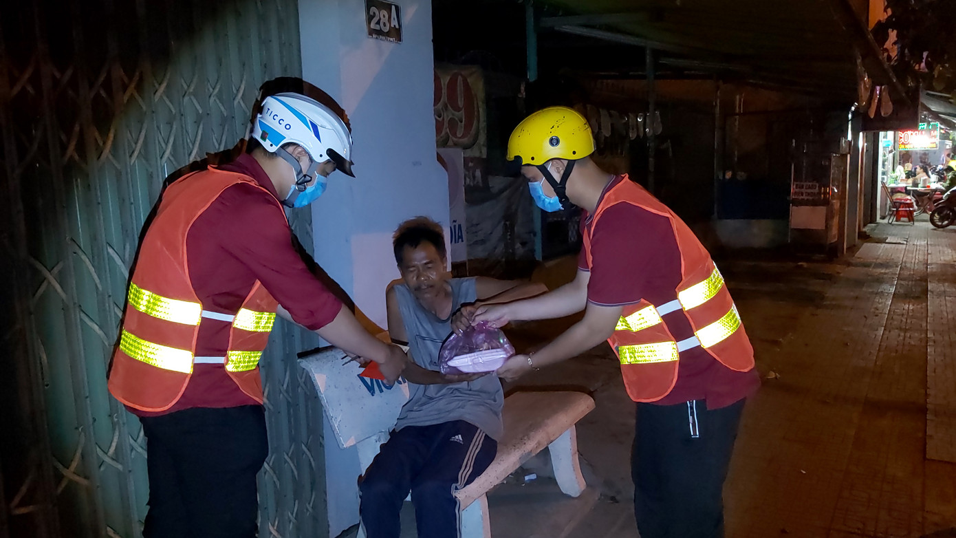 Những phần quà Tết ấm áp nghĩa tình ngày đầu năm ảnh 1