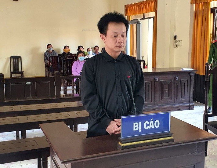 Lĩnh 5 năm tù vì mua tiền giả trên mạng để tặng bạn bè ảnh 1