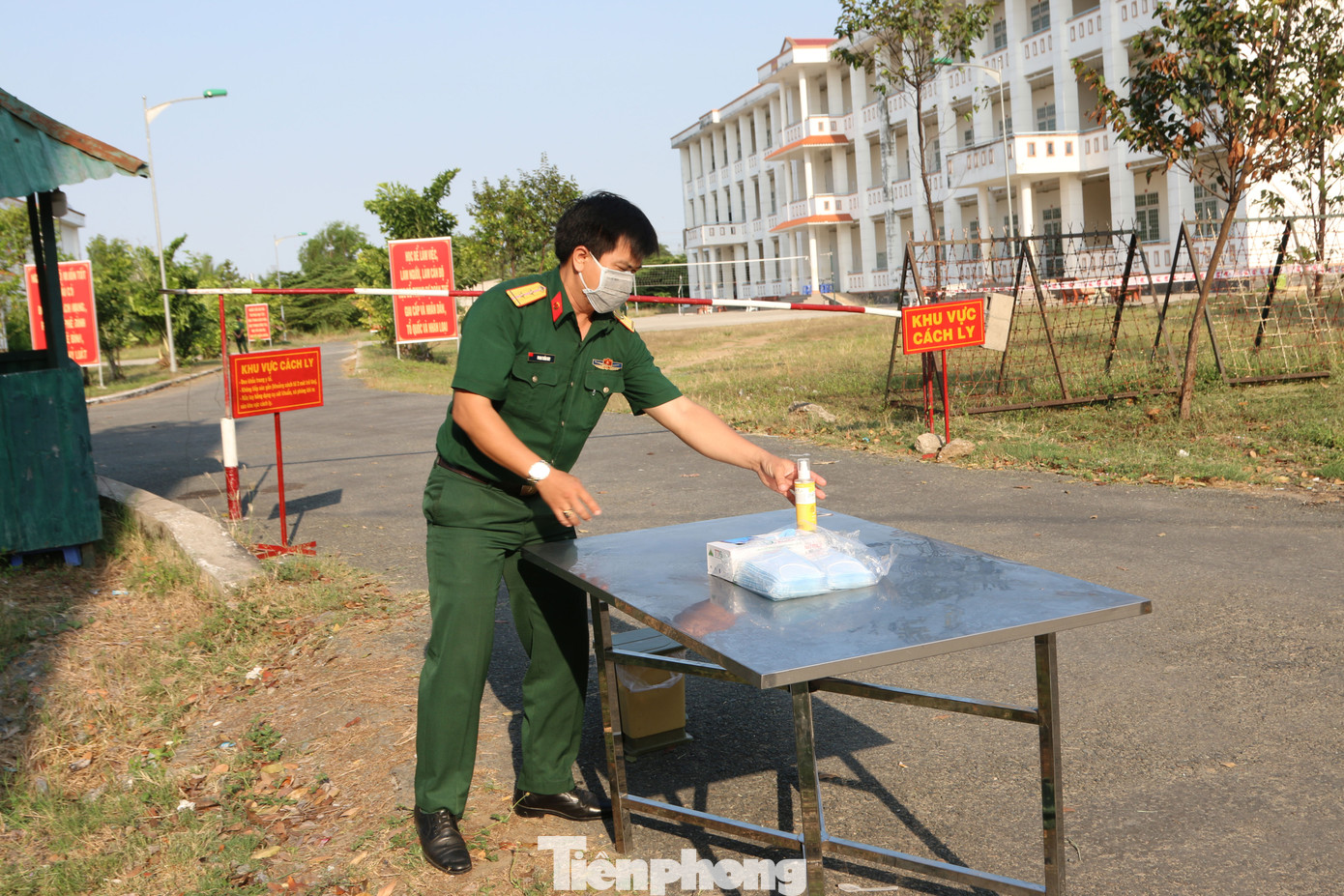 Bên trong khu vực cách ly 28 người về từ vùng dịch tại Trường quân sự Cần Thơ ảnh 3