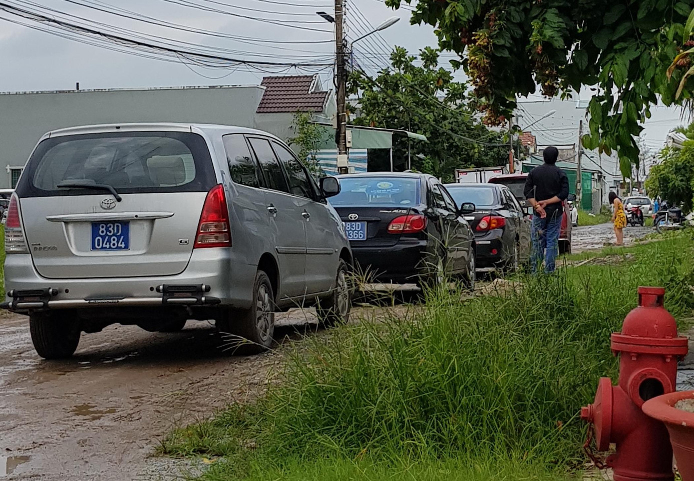 Nhiều xe biển xanh dự đám giỗ nhà Trưởng ban Tổ chức Tỉnh uỷ Sóc Trăng ảnh 4