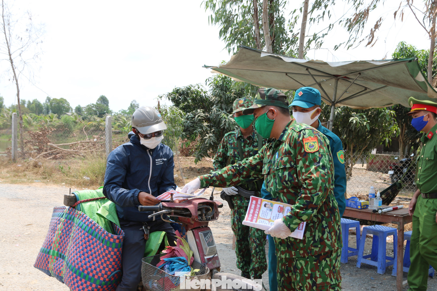 Xử phạt 18 trường hợp nhập cảnh trái phép qua biên giới giữa dịch COVID-19 ảnh 1