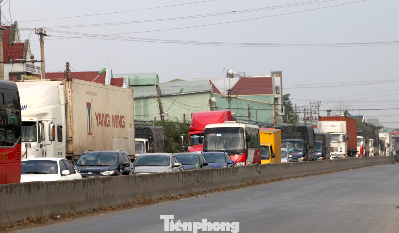 Người dân ùn ùn về quê ăn Tết, quốc lộ miền Tây ùn tắc từ trưa tới tối ảnh 14