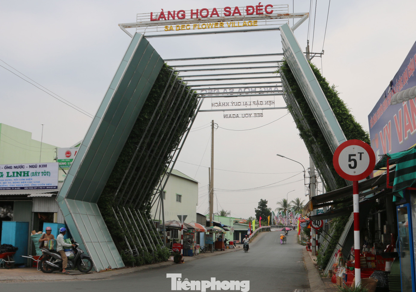 Làng hoa lớn nhất miền Tây đìu hiu, khách thưa thớt ảnh 1