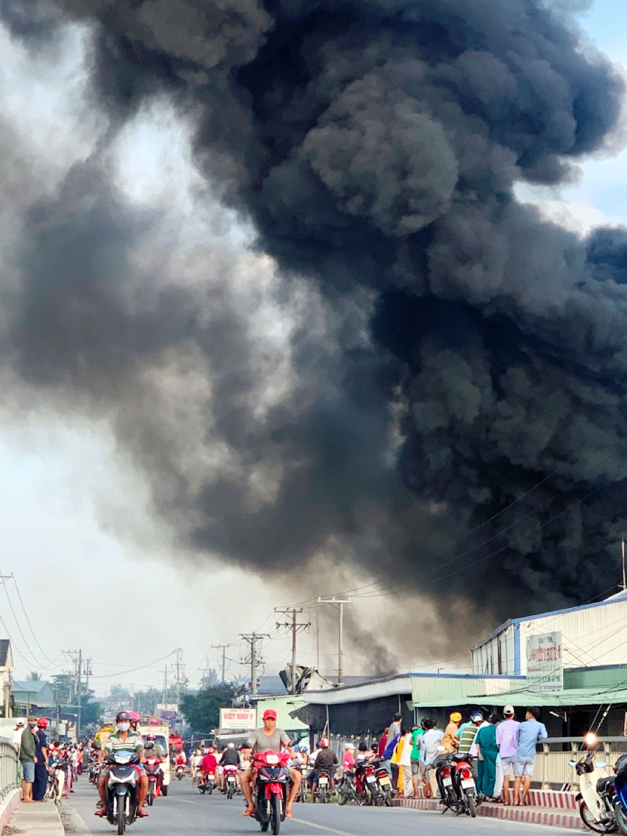 Tiền Giang: Cháy lớn tại công ty sản xuất bao bì ở Cái Bè ảnh 1