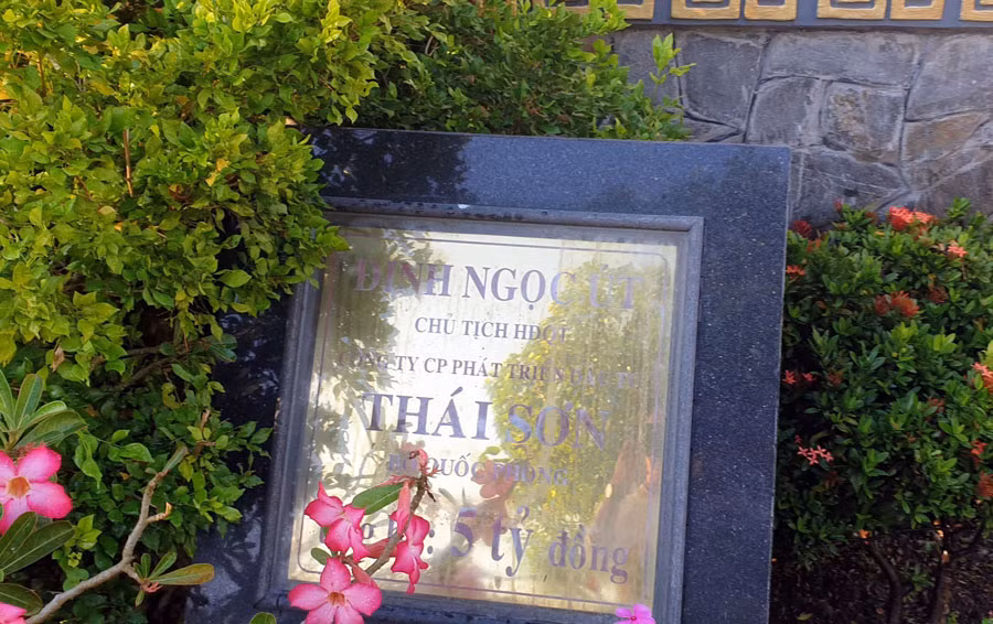 Út 'trọc' tài trợ 5 tỷ cho gia đình nguyên Bí thư Hậu Giang xây phủ đường? ảnh 2