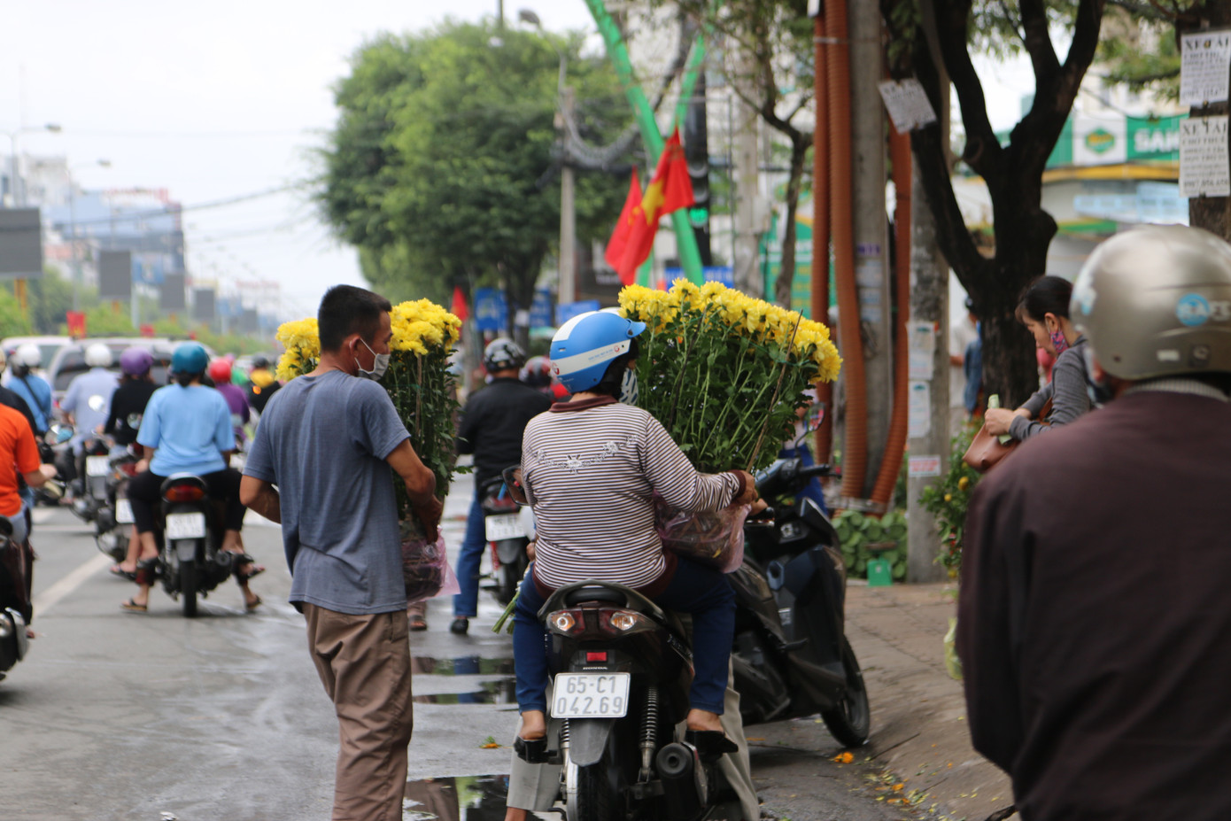 Chợ hoa Cần Thơ nhộn nhịp ngày 30 Tết ảnh 4