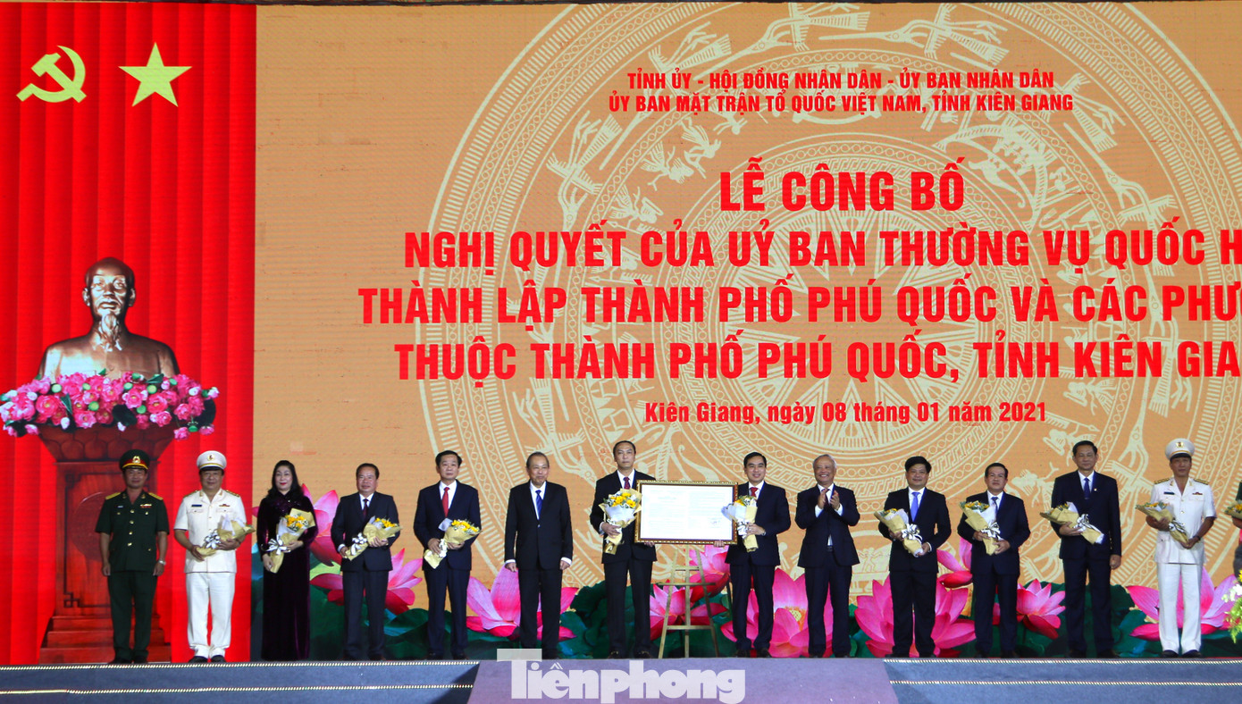 Rực rỡ pháo hoa chào mừng thành phố Phú Quốc ảnh 7